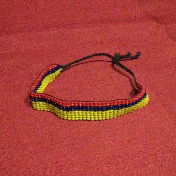 8 Coloured Bracelets - Picture 16 of 16